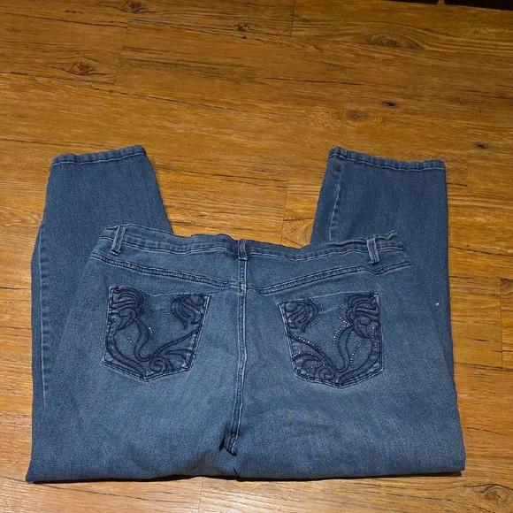Gloria Vanderbilt Blue Jeans with Embroidered Pockets - Picture 1 of 5